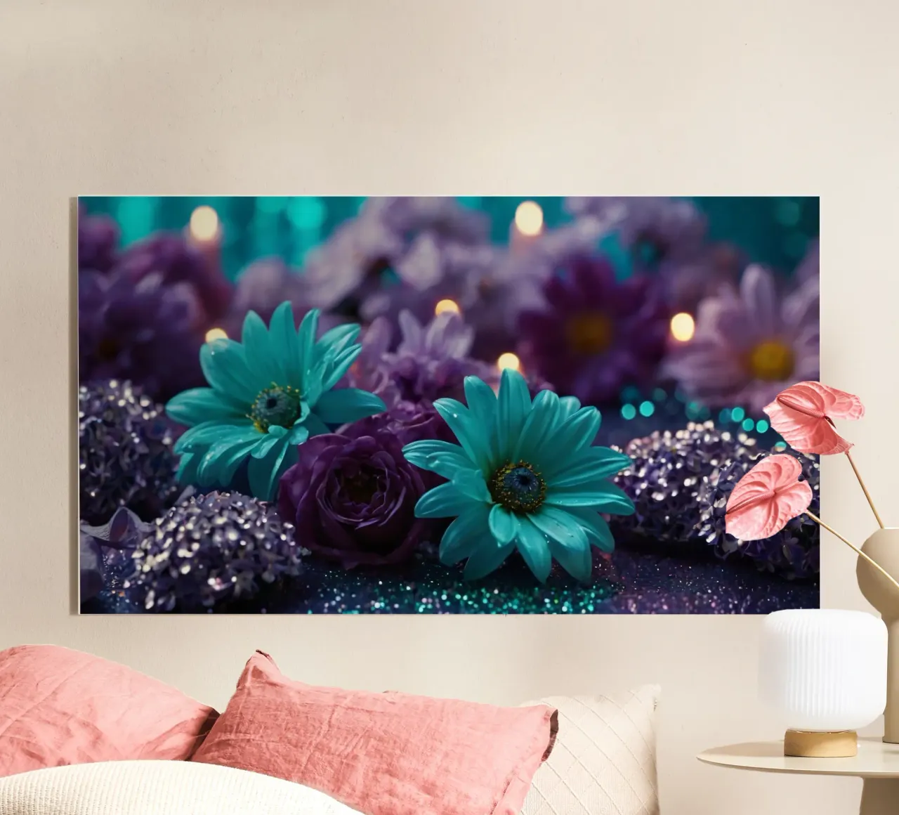 Composizione colorata di fiori verde acqua e viola con candele plexiglass da DesignDoodle
