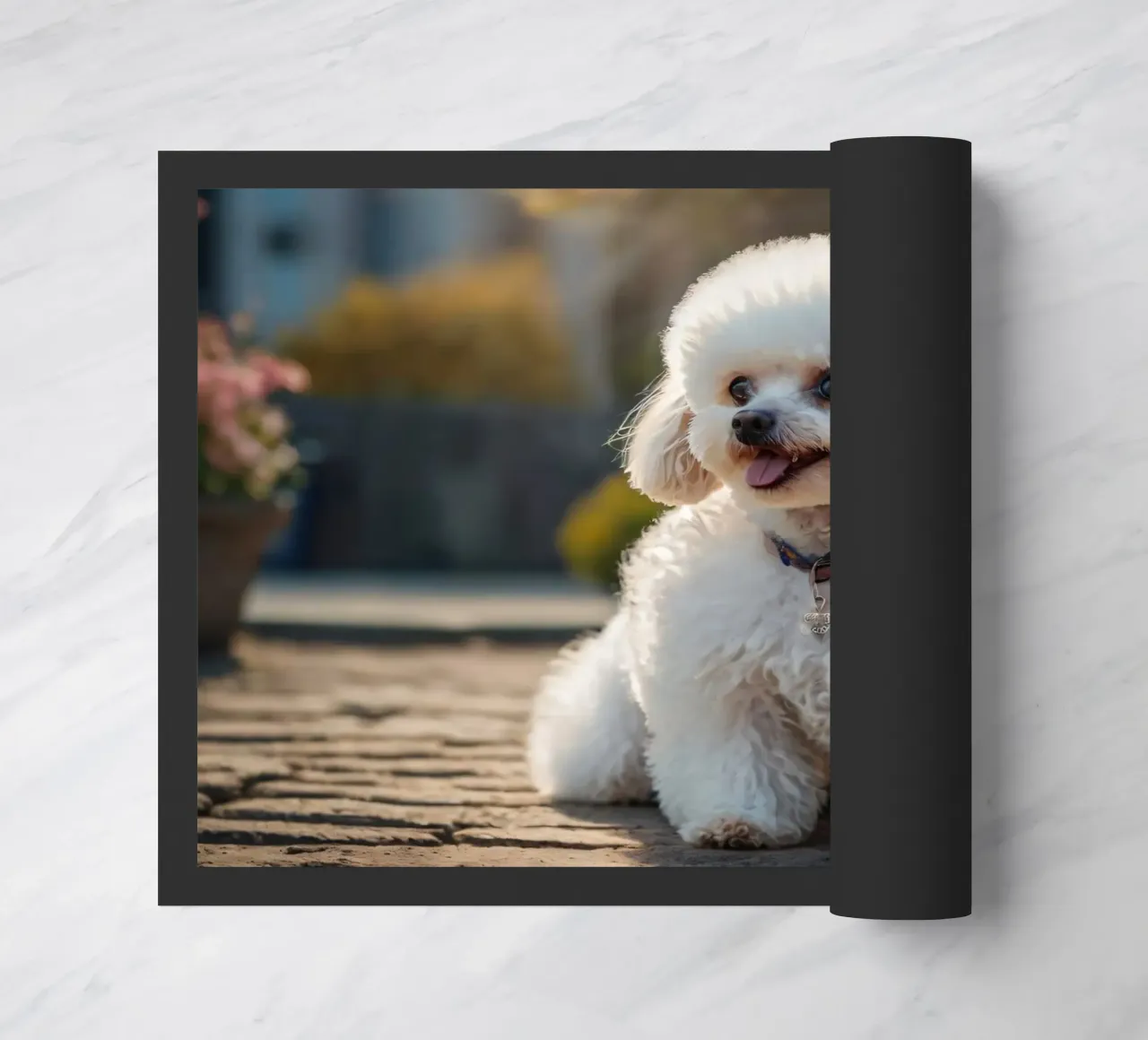 Un cane piccolo e soffice con un manto marrone chiaro e un collare rosa. zerbino da DesignDoodle