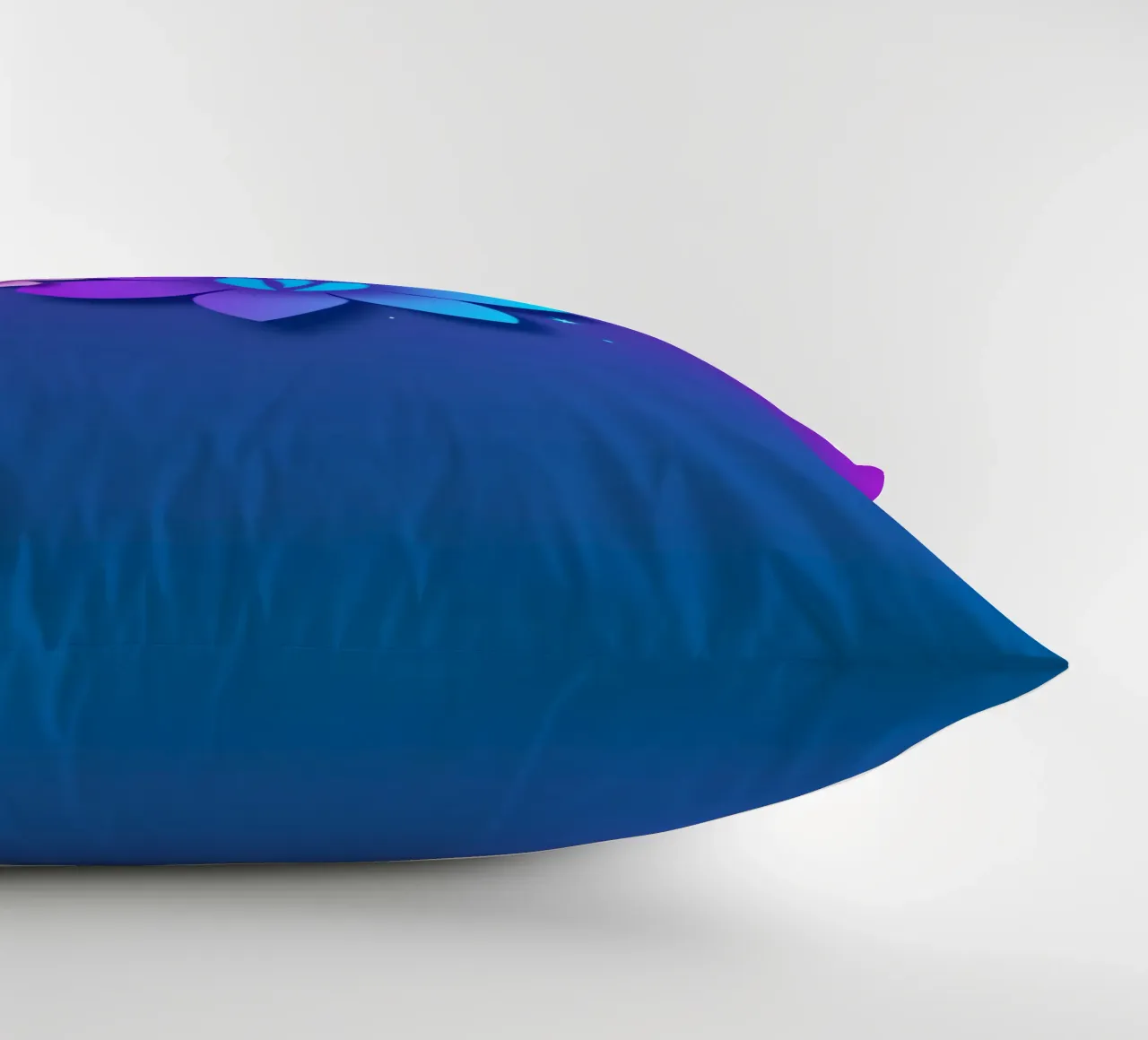 design floreale digitale con sfumature di blu e viola cuscino da DesignDoodle