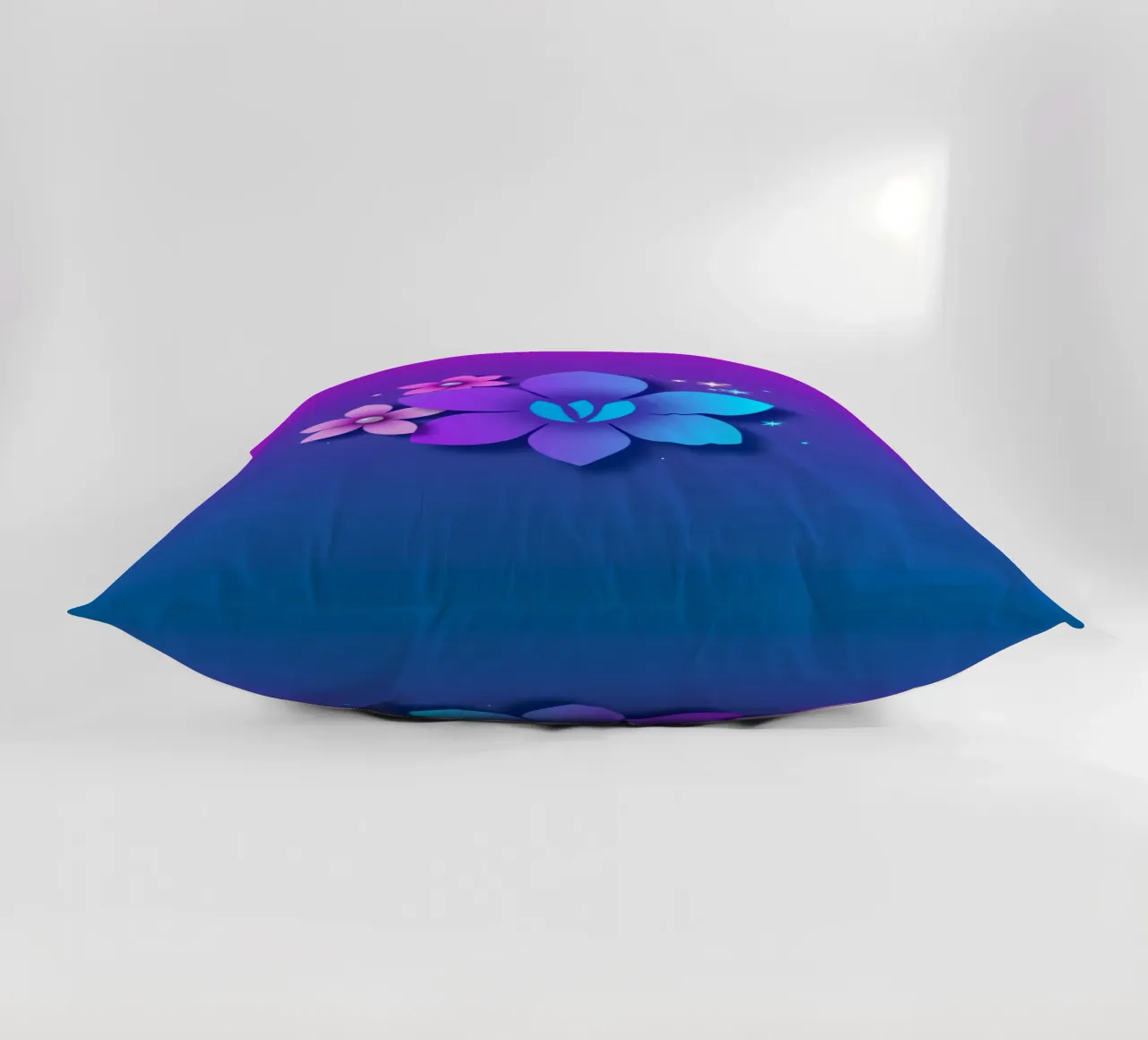 design floreale digitale con sfumature di blu e viola cuscino da DesignDoodle