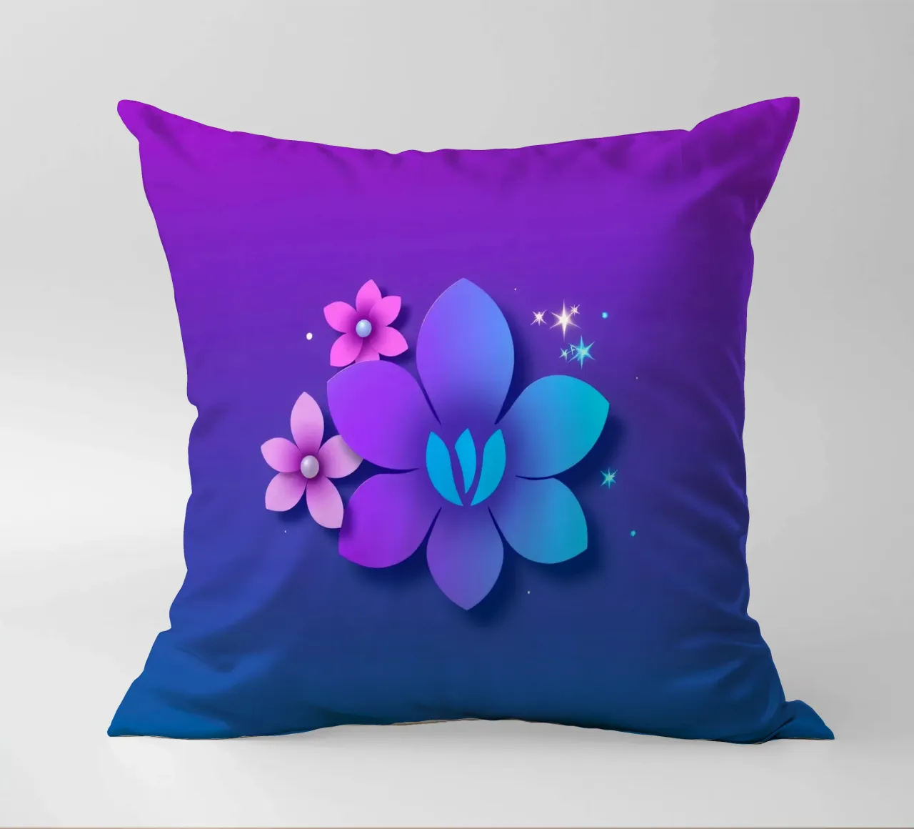 design floreale digitale con sfumature di blu e viola cuscino da DesignDoodle