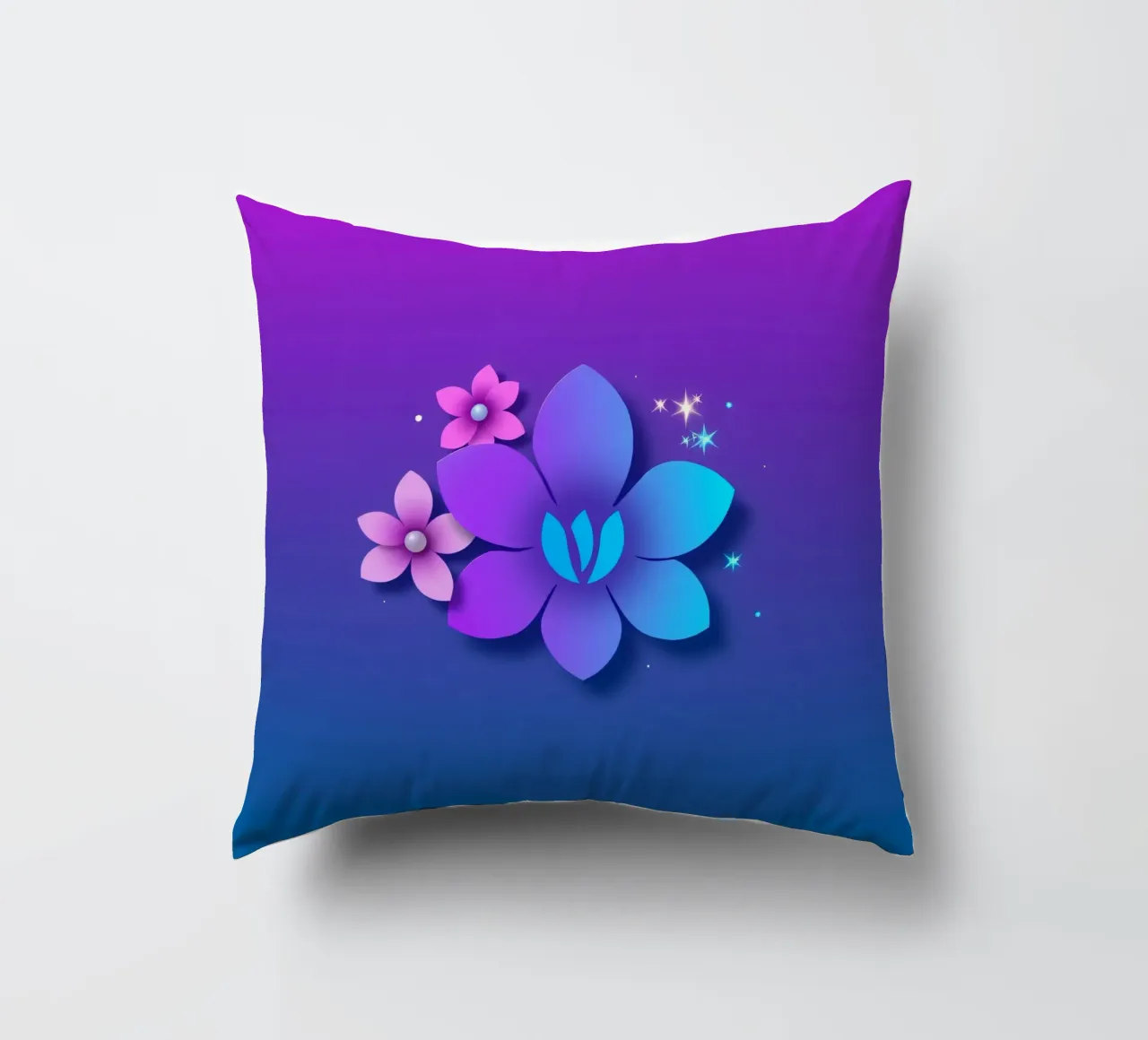 design floreale digitale con sfumature di blu e viola cuscino da DesignDoodle