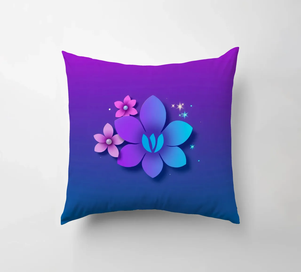 design floreale digitale con sfumature di blu e viola cuscino da DesignDoodle