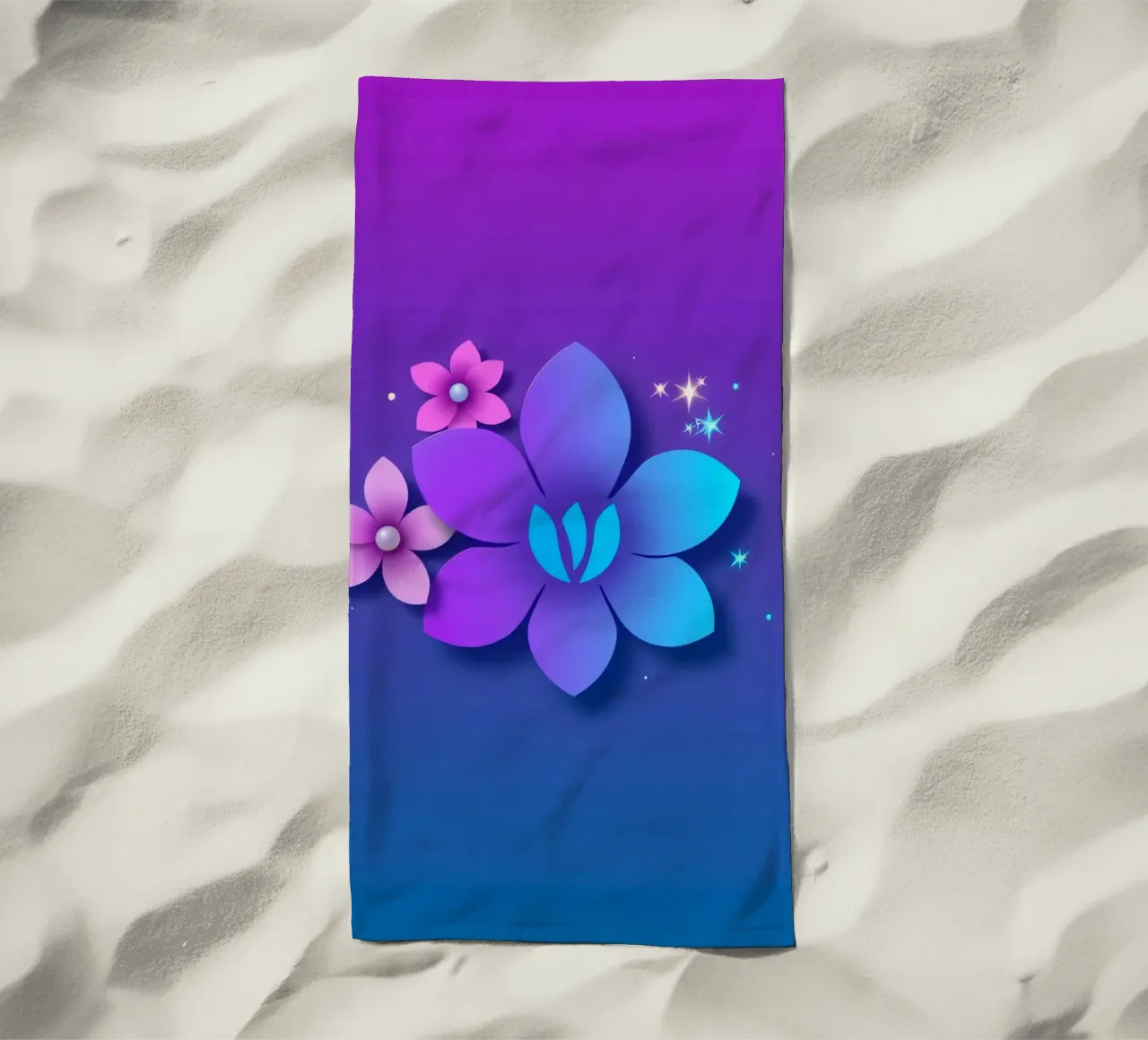 design floreale digitale con sfumature di blu e viola telo mare da DesignDoodle