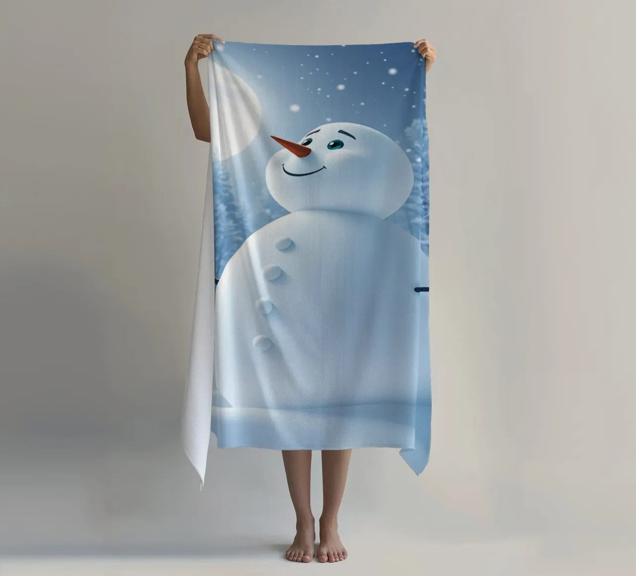 Un allegro pupazzo di neve si trova in un paesaggio innevato, notte luminosa telo mare da DesignDoodle