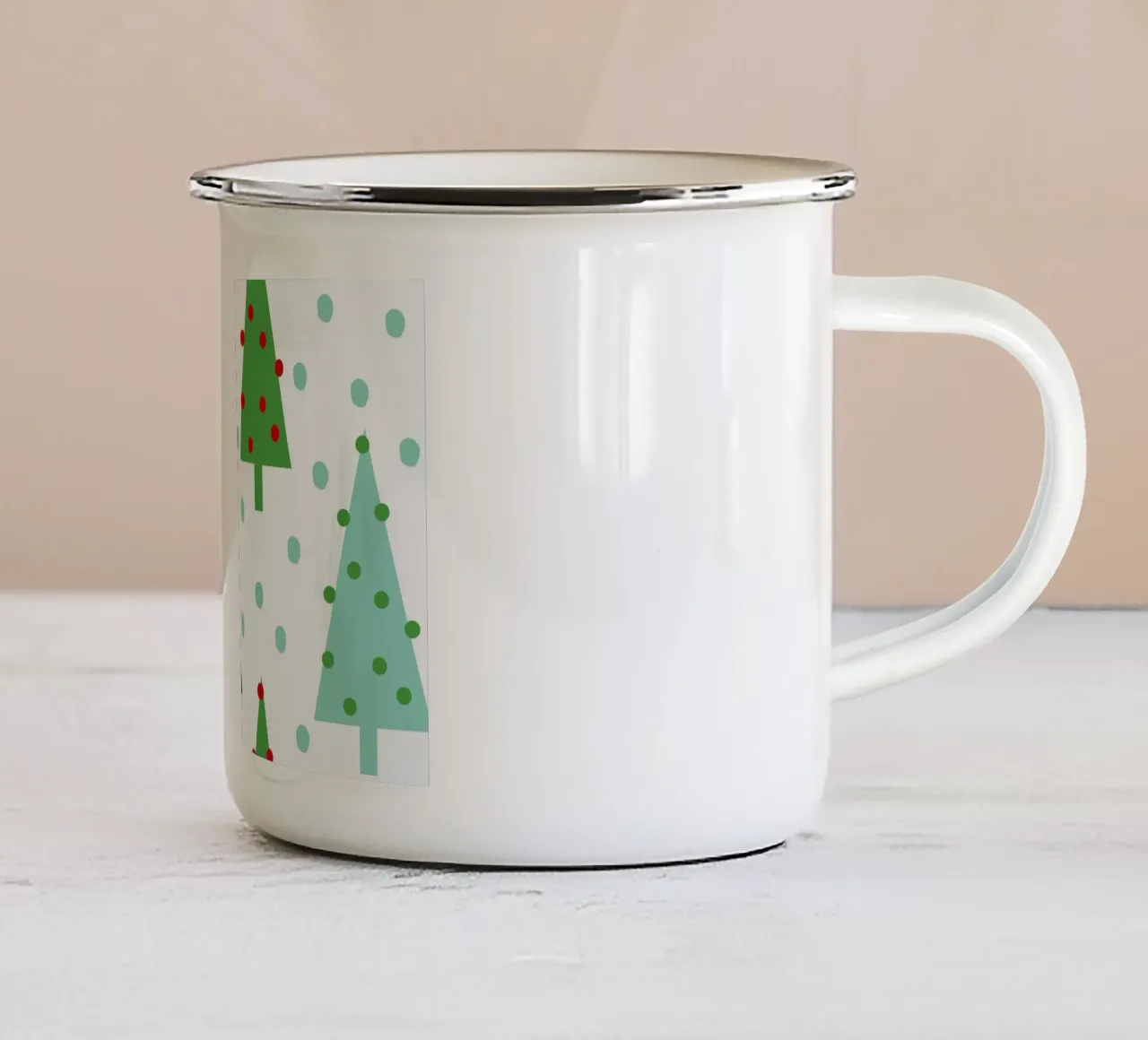 Christmas Tree tazza in smalto da Charlotte Winter