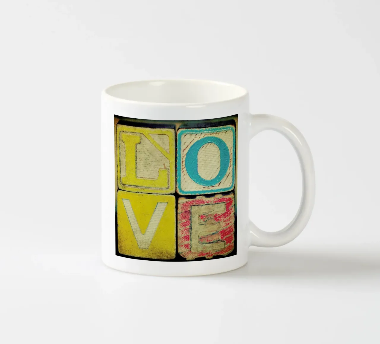 Old Love tazza in ceramica da Robin Delean