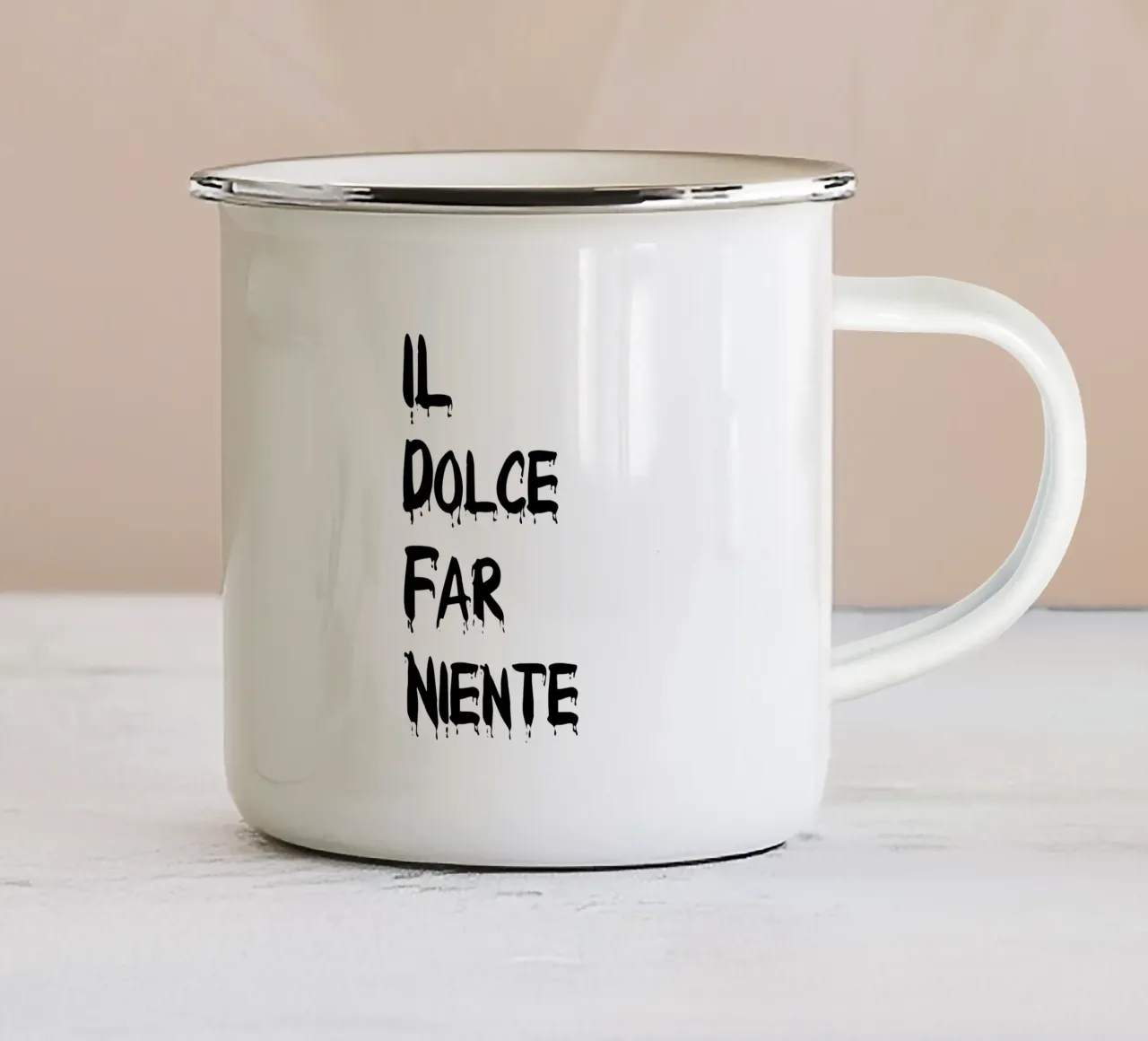 Il Dolce Far Niente tazza in smalto da YV TYPOGRAPHY