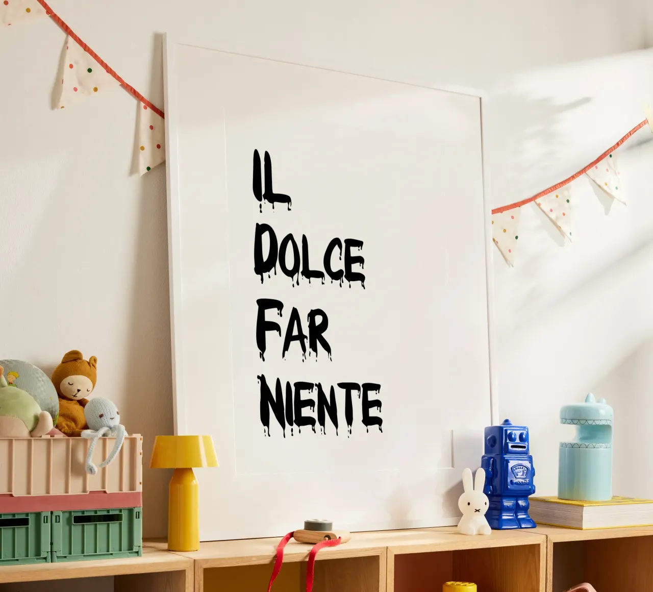 Il Dolce Far Niente poster con telaio in legno da YV TYPOGRAPHY
