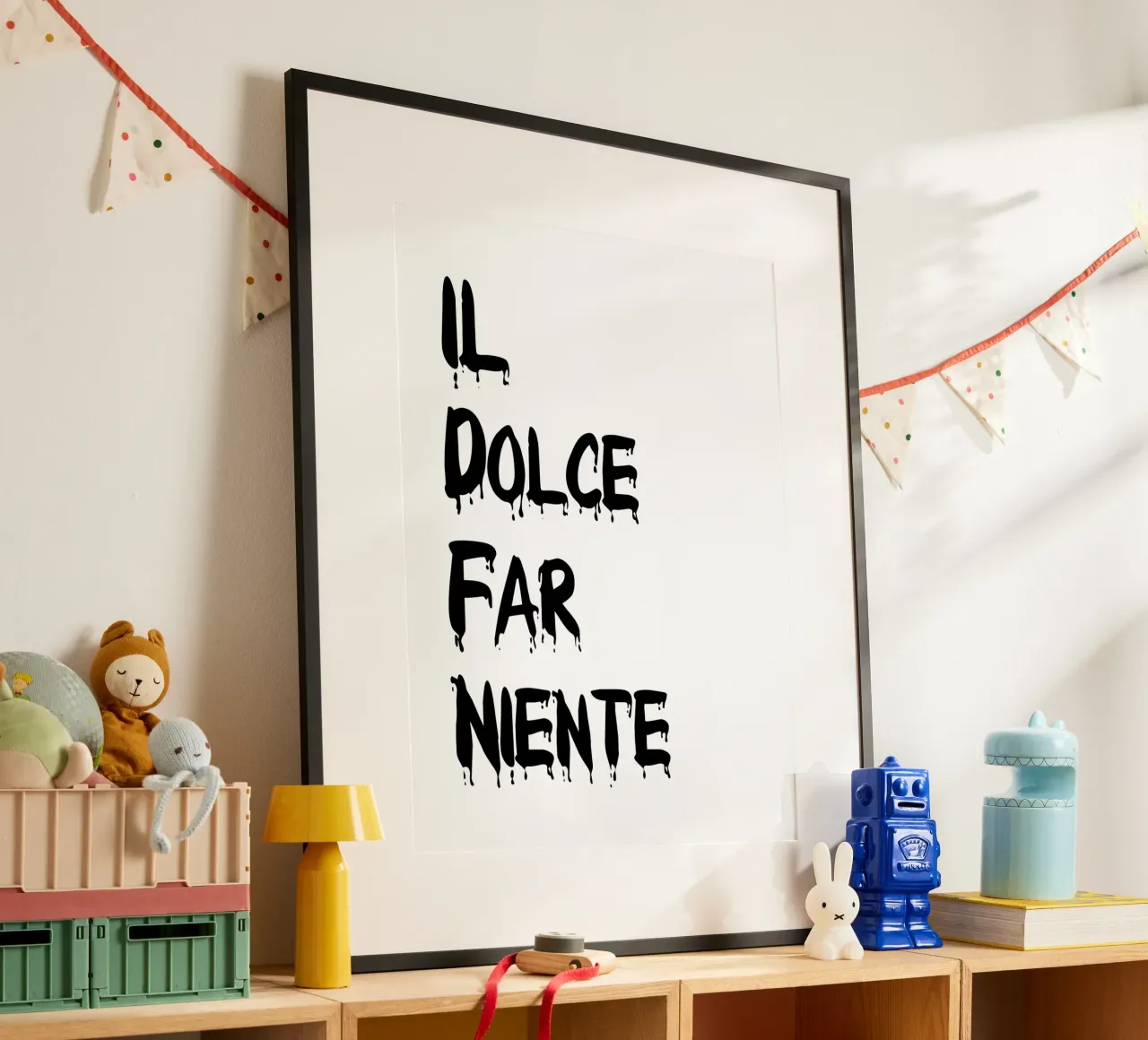 Il Dolce Far Niente poster con telaio in legno da YV TYPOGRAPHY