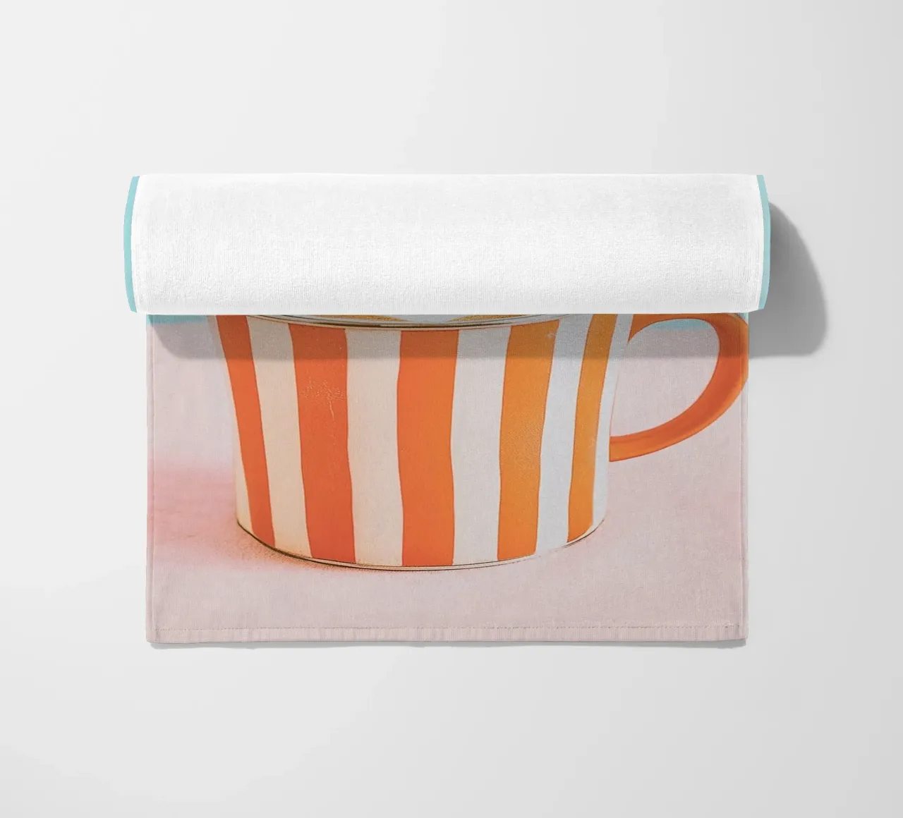 Caffè dell'amore con tazza a righe telo mare da Carinaprint