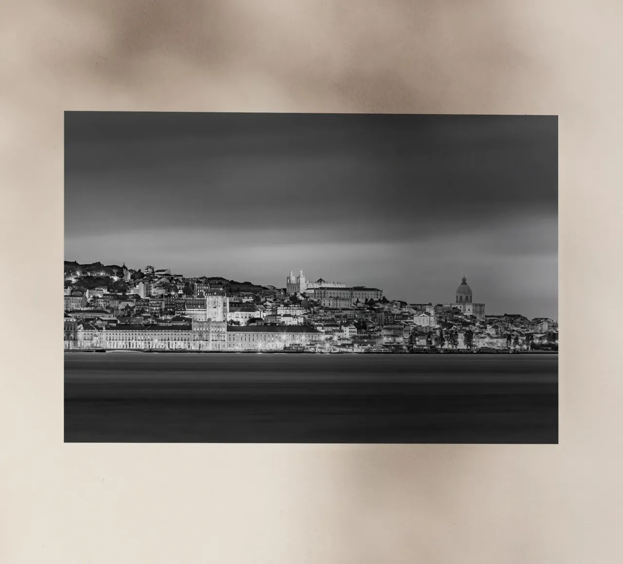 LISBONA 01 pellicola backlit da Tom Uhlenberg