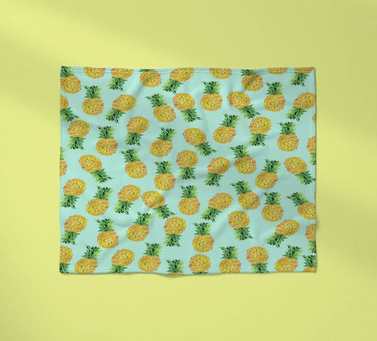 Pineapples coperta in pile da Amy Sia
