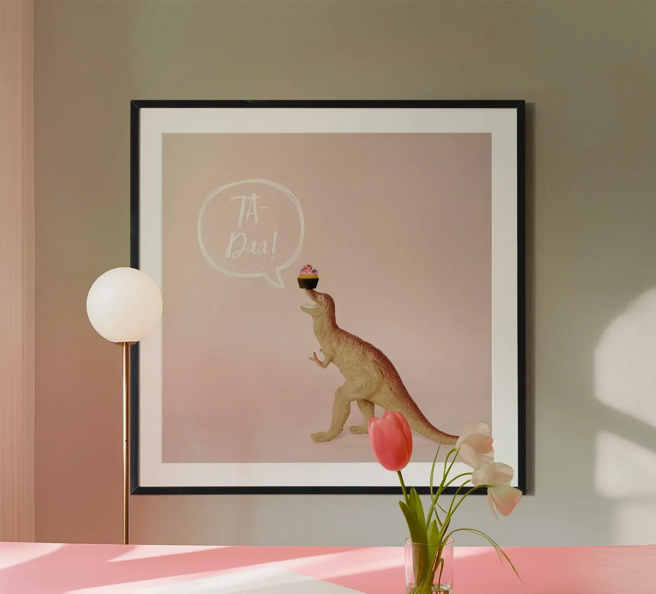 Ta-Daa! poster con telaio in alluminio da Juj Winn
