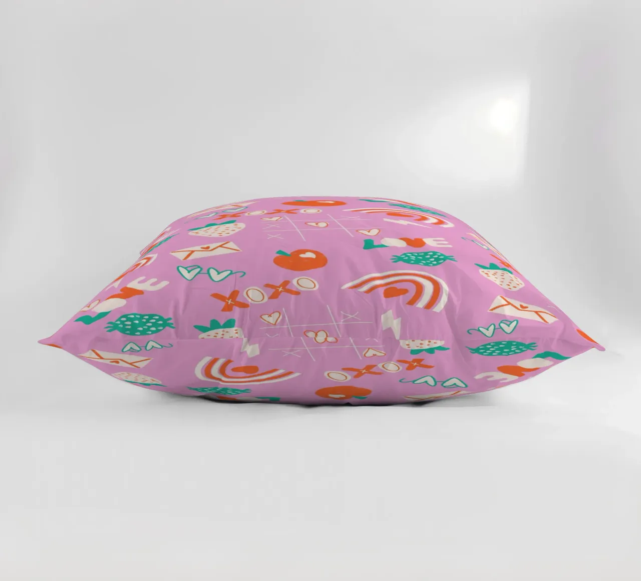 Retro Valentine Whimsy Pink cuscino da susanacosta