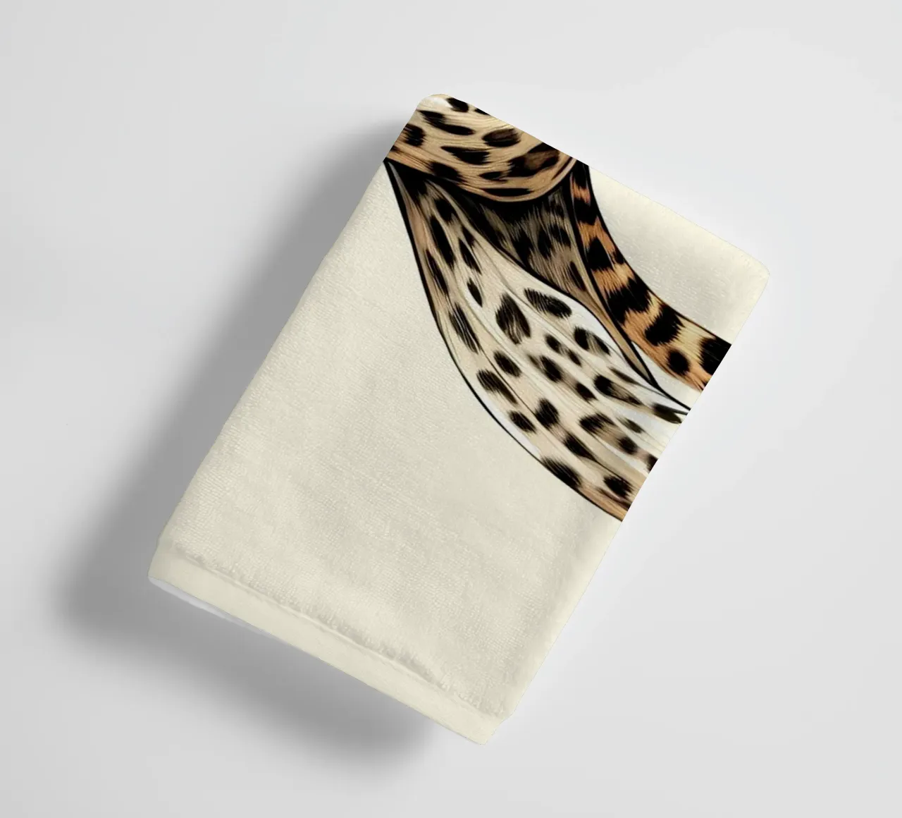 Ghepardo con cappello e occhiali da sole alla moda asciugamano da bagno da ARTOMATIC