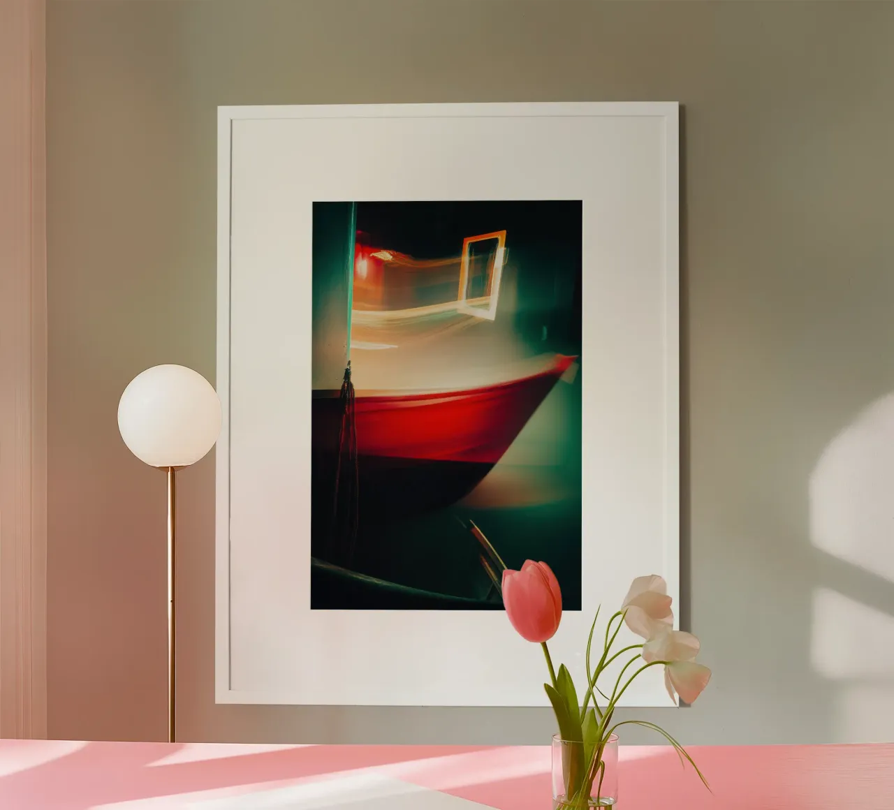 Éclats lumineux sur un bateau fantomatique poster avec cadre en aluminium de Le Flou