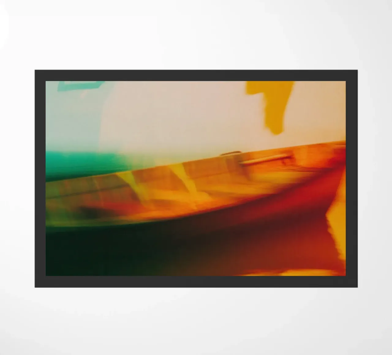 Schaduwen en reflecties van een neonboot deurmat van Le Flou