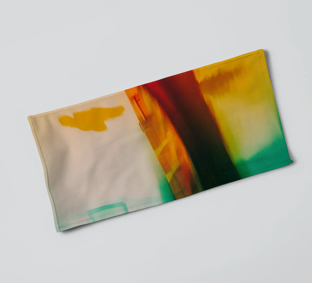 Schaduwen en reflecties van een neonboot badhanddoek van Le Flou