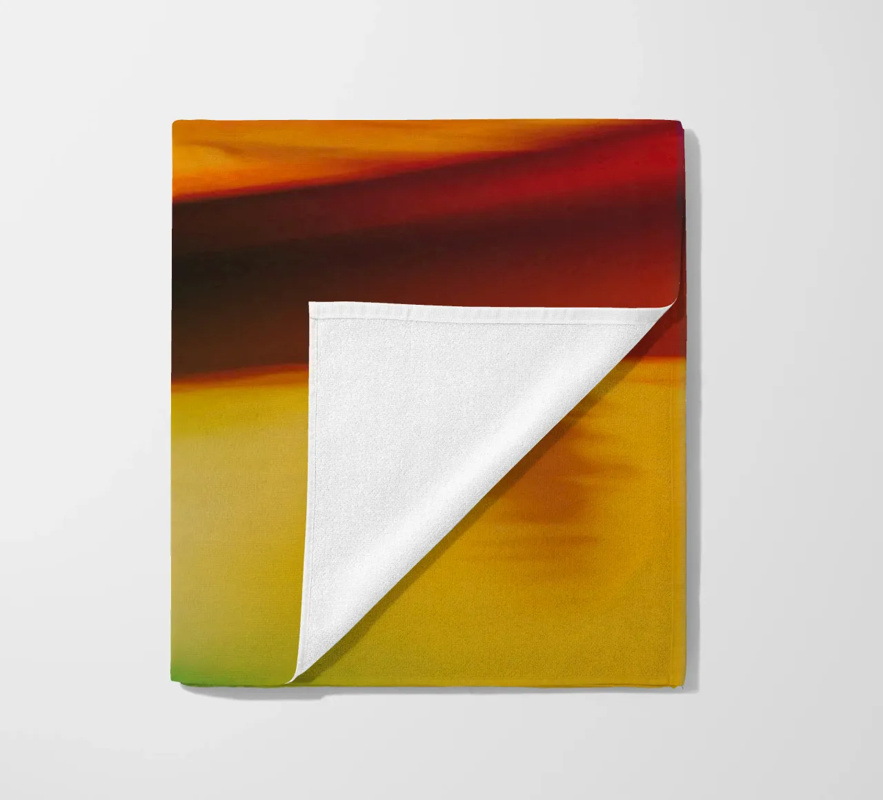 Schaduwen en reflecties van een neonboot strandhanddoek van Le Flou