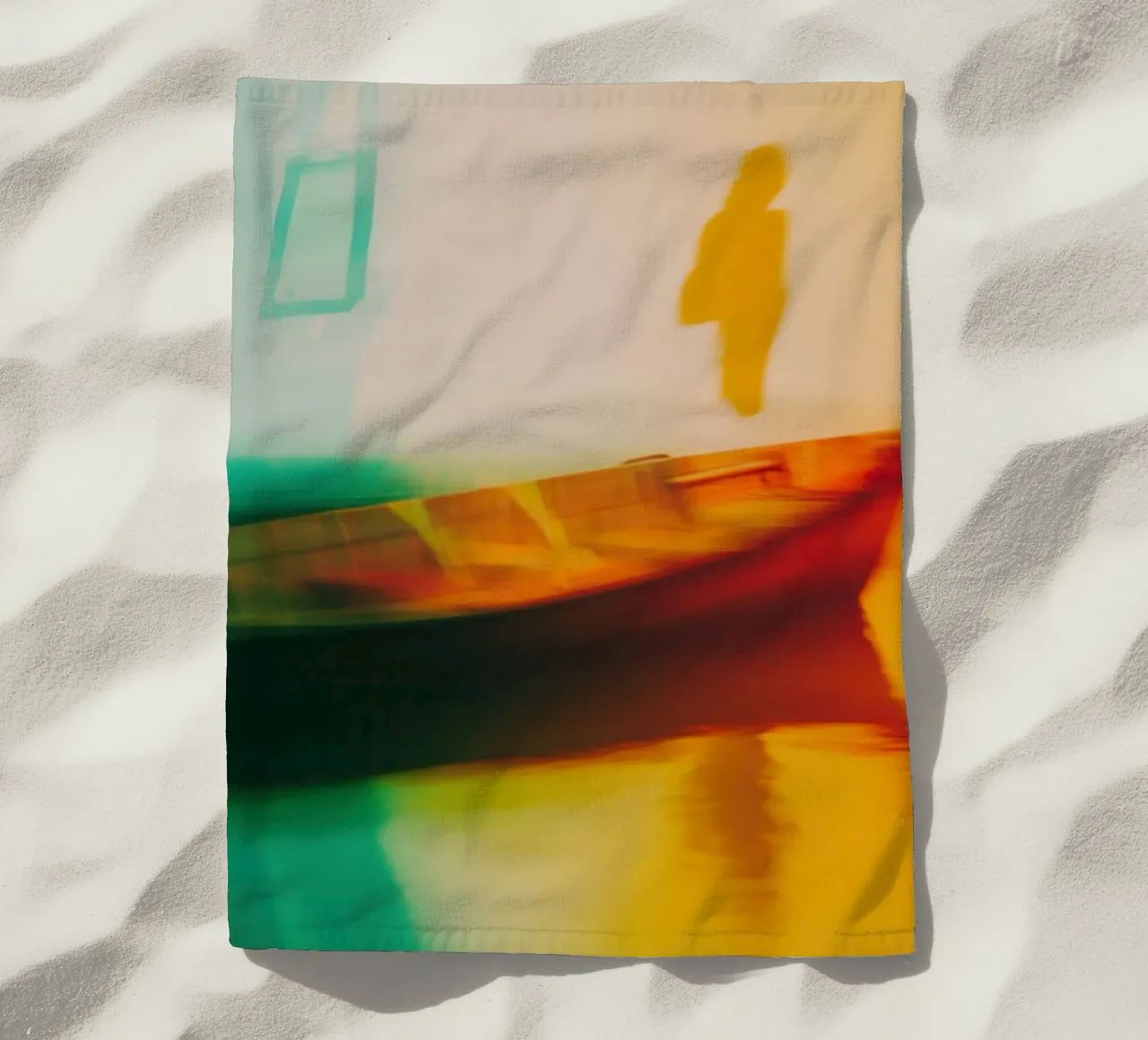 Schaduwen en reflecties van een neonboot strandhanddoek van Le Flou