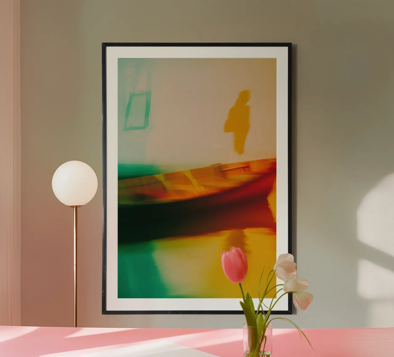 Schaduwen en reflecties van een neonboot hahnemühle van Le Flou