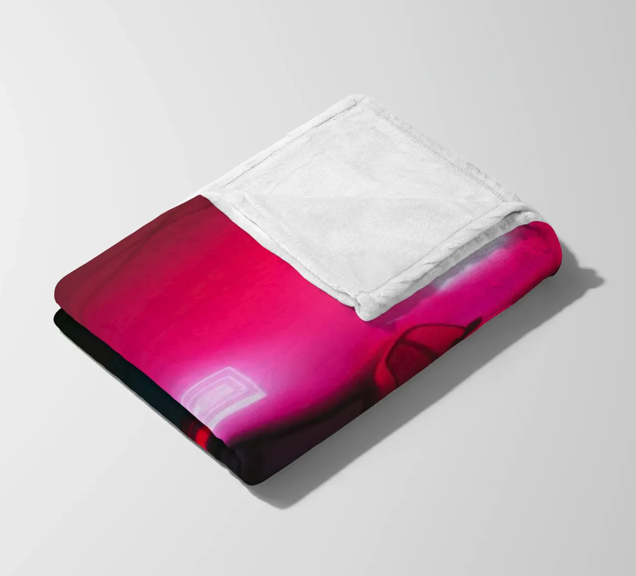 Fuga urbana sotto le luci al neon coperta in pile da Le Flou