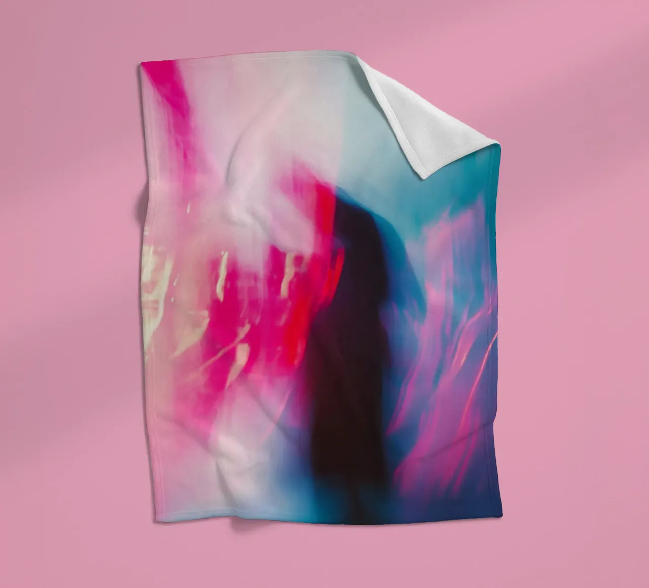 Rêve Coloré: una silhouette avvolta nella luce coperta in pile da Le Flou