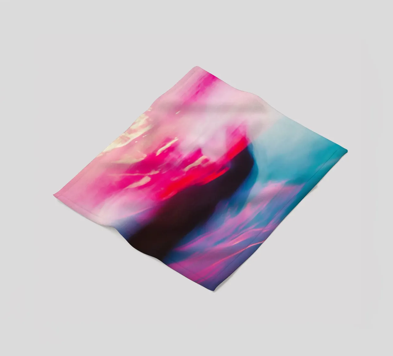Rêve Coloré: una silhouette avvolta nella luce coperta in pile da Le Flou
