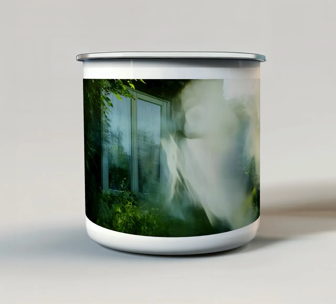 Phantom Window: een ontsnapping tussen licht en schaduw emaille mok van Le Flou