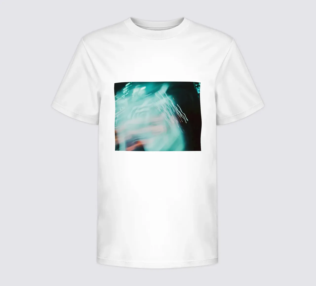 Fusione di luce: echi astratti di una città in fermento t-shirt bambini da Le Flou