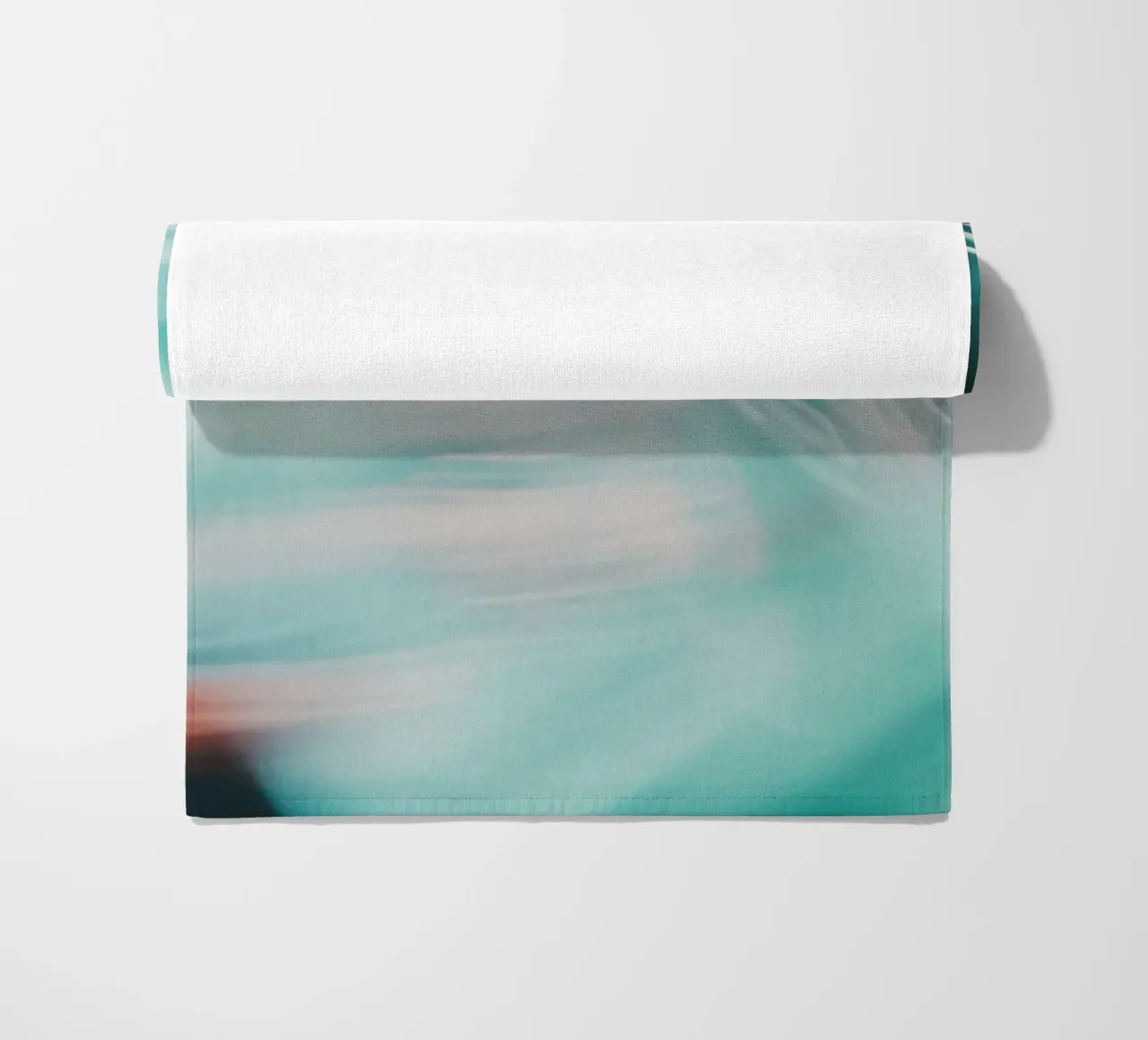 Fusione di luce: echi astratti di una città in fermento telo mare da Le Flou