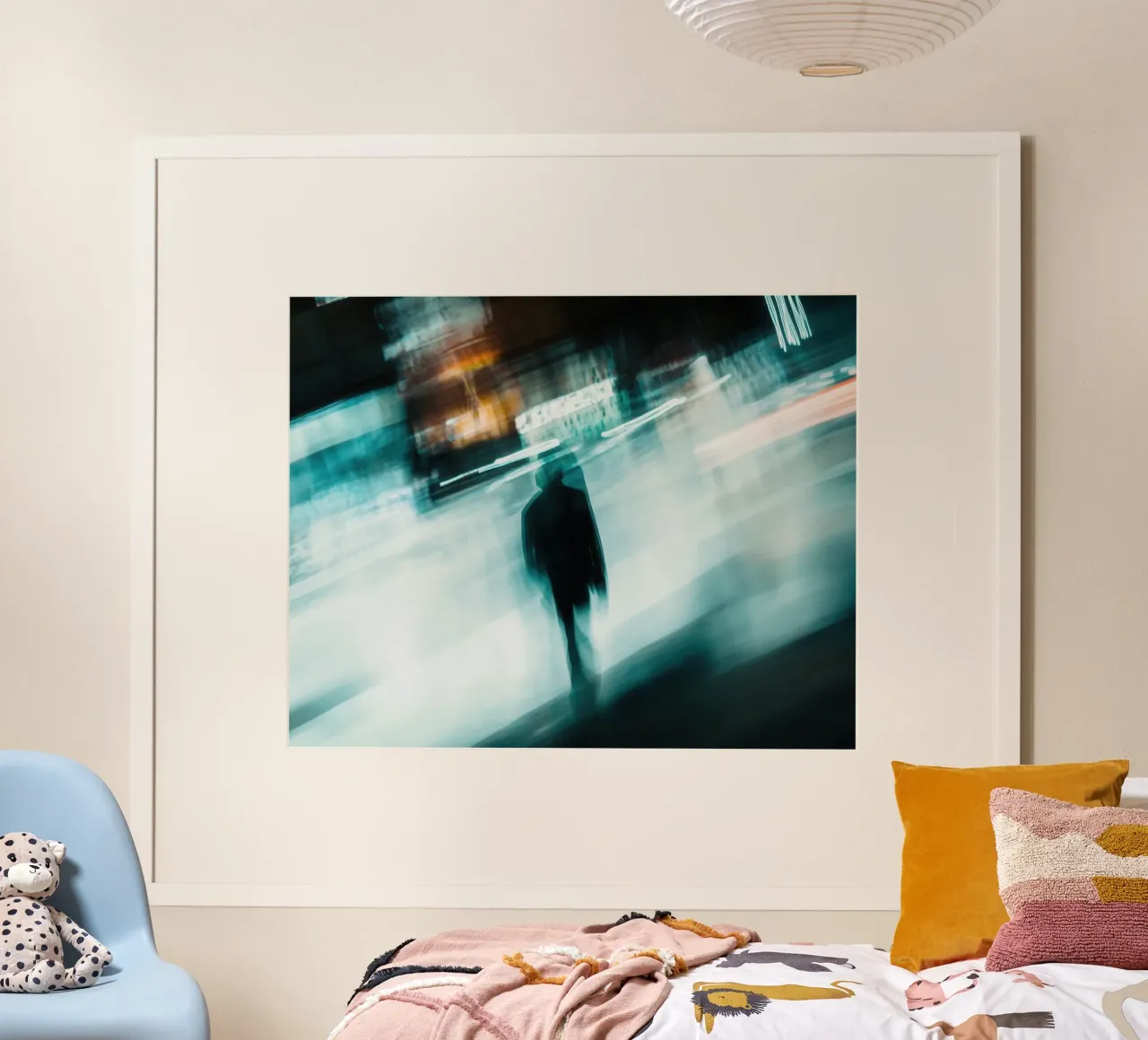 Silhouette urbana: mistero in movimento poster con telaio in plastica da Le Flou