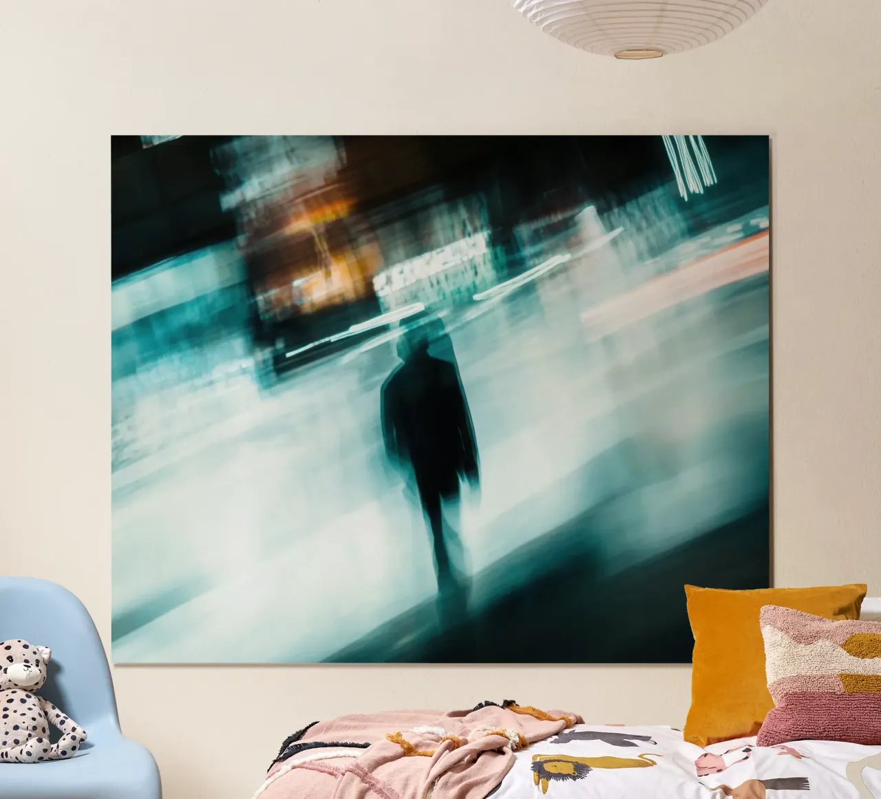 Silhouette urbana: mistero in movimento poster con telaio in plastica da Le Flou
