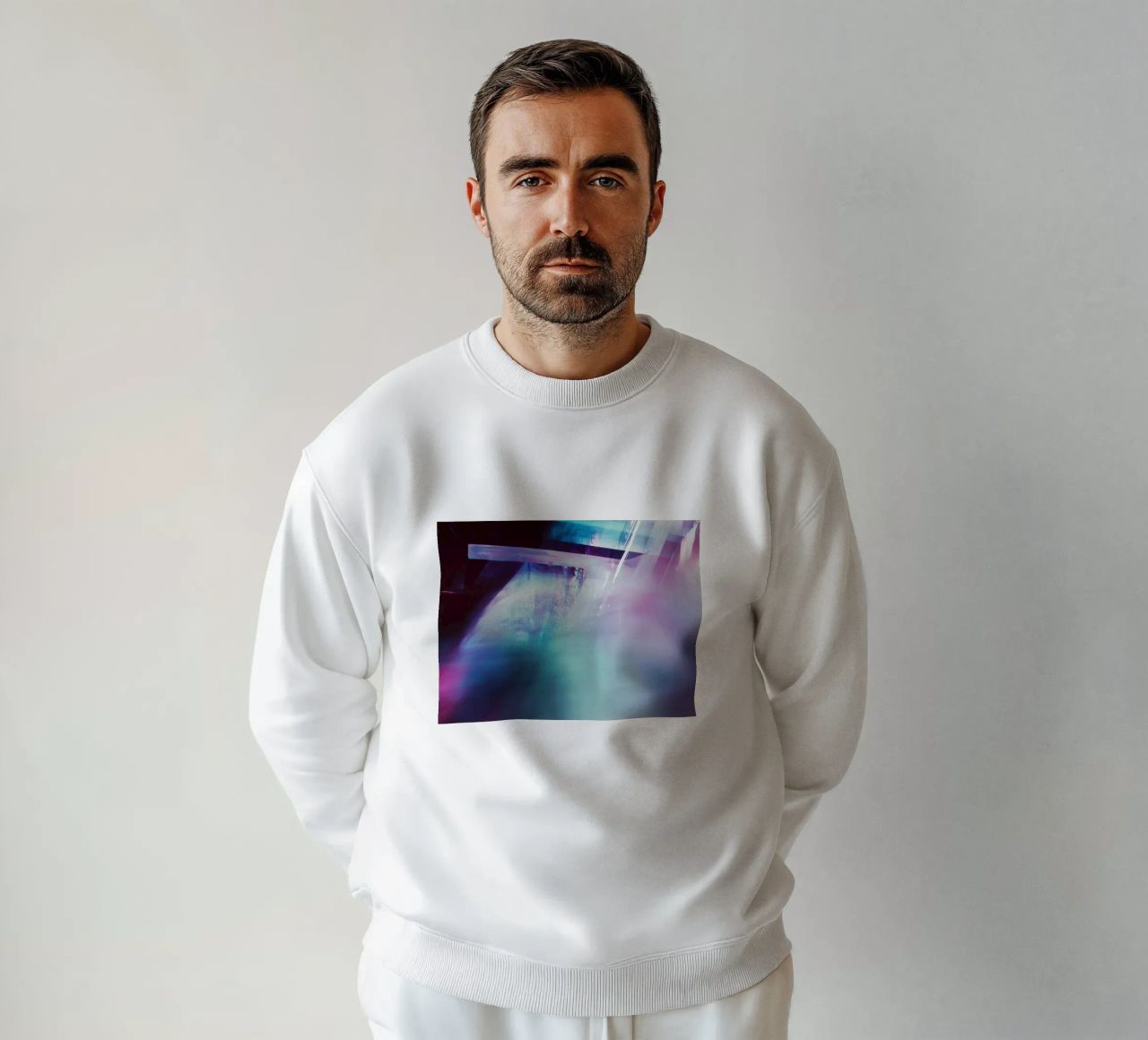 Sueño cromático: la energía de una ciudad difuminada sudadera de Le Flou