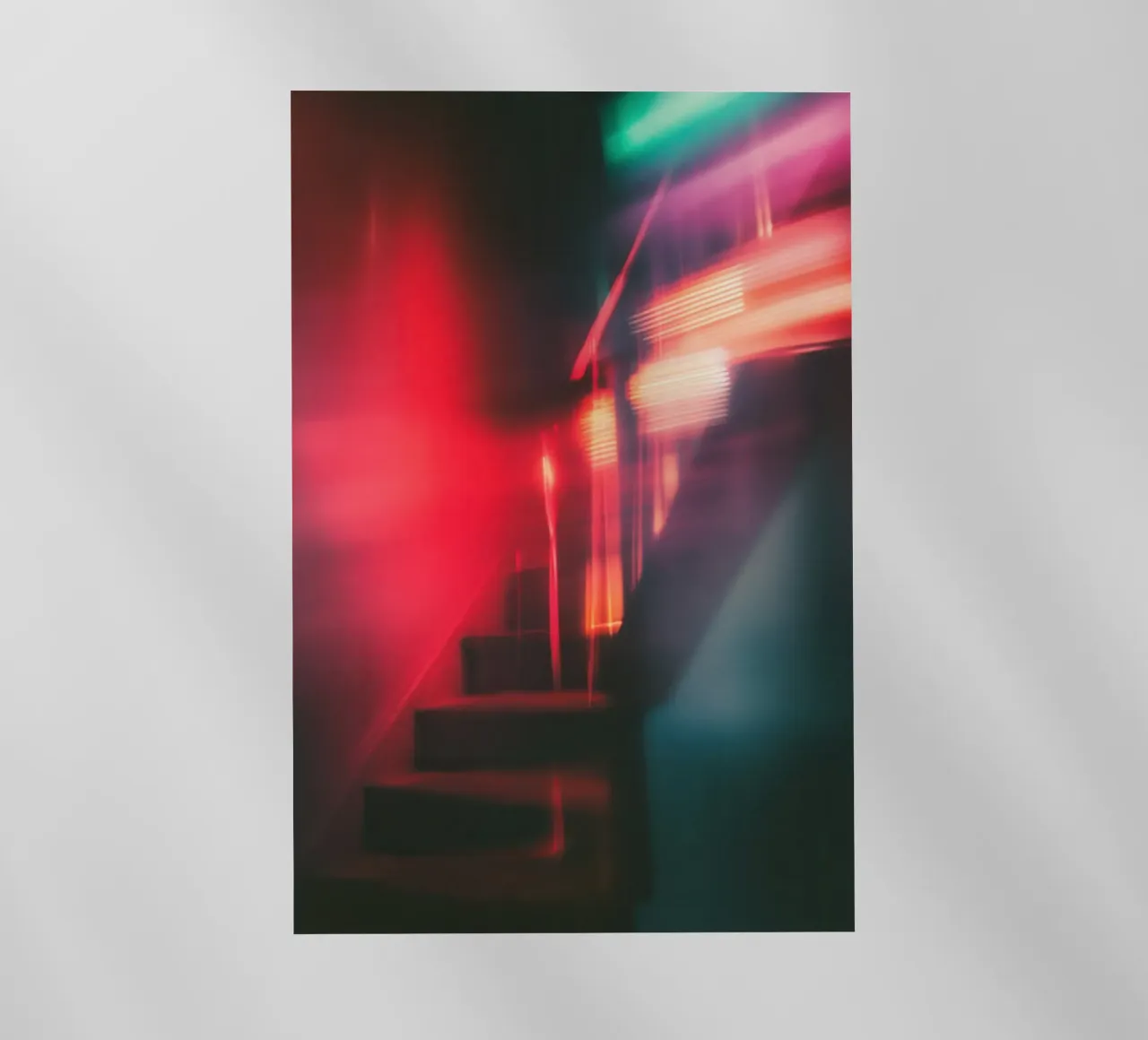 Éclats fantomatiques: una casa con le luci al neon pellicola backlit da Le Flou