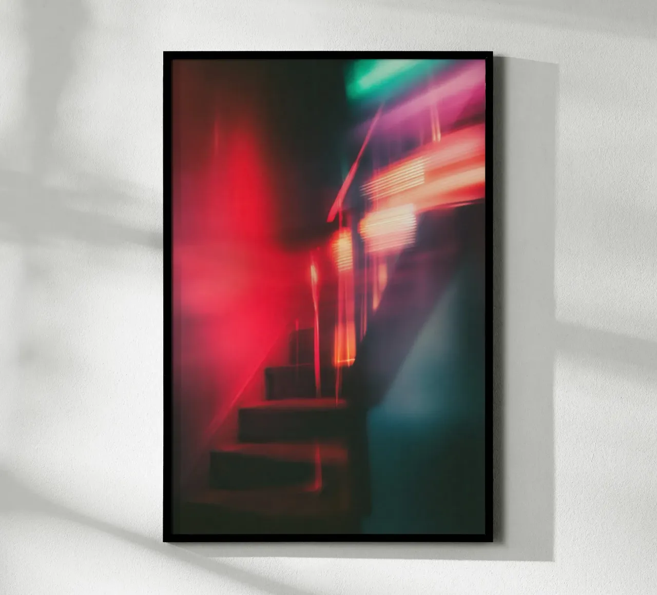 Éclats fantomatiques: una casa con le luci al neon carta hahnemühle da Le Flou