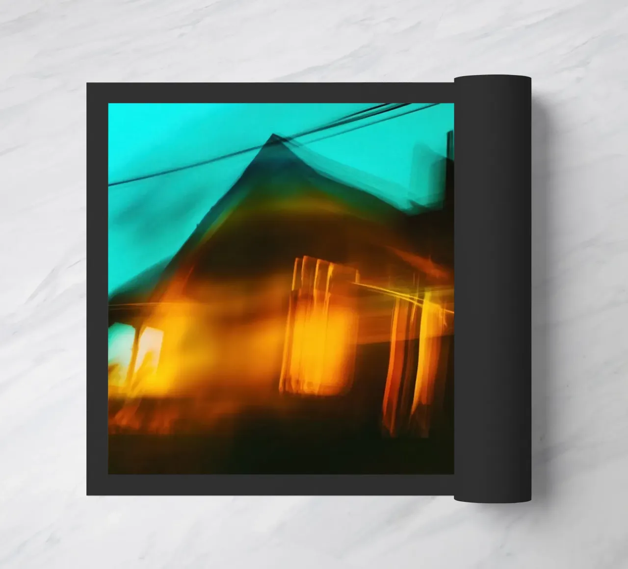 Notte al neon: riflessi di una casa in movimento zerbino da Le Flou