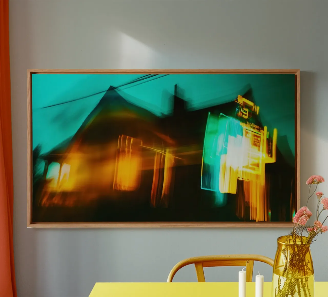 Notte al neon: riflessi di una casa in movimento tela con Cornice a cassetta da Le Flou