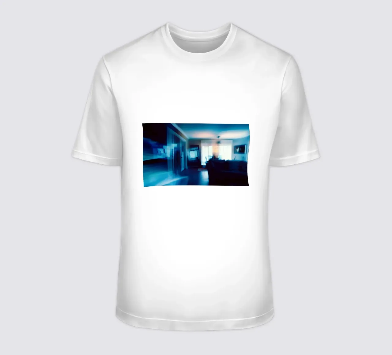 Morbidezza e mistero in un interno blu t-shirt da Le Flou
