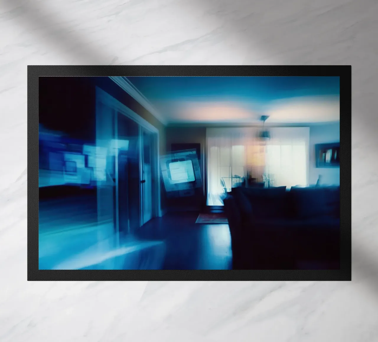 Morbidezza e mistero in un interno blu zerbino da Le Flou