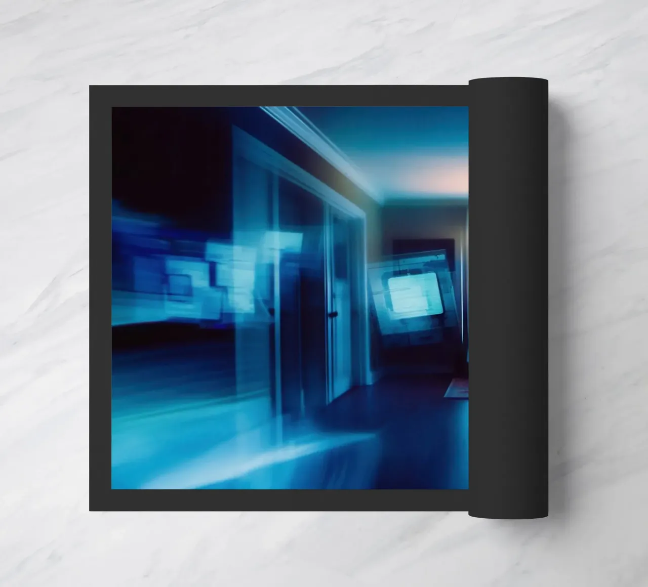 Morbidezza e mistero in un interno blu zerbino da Le Flou