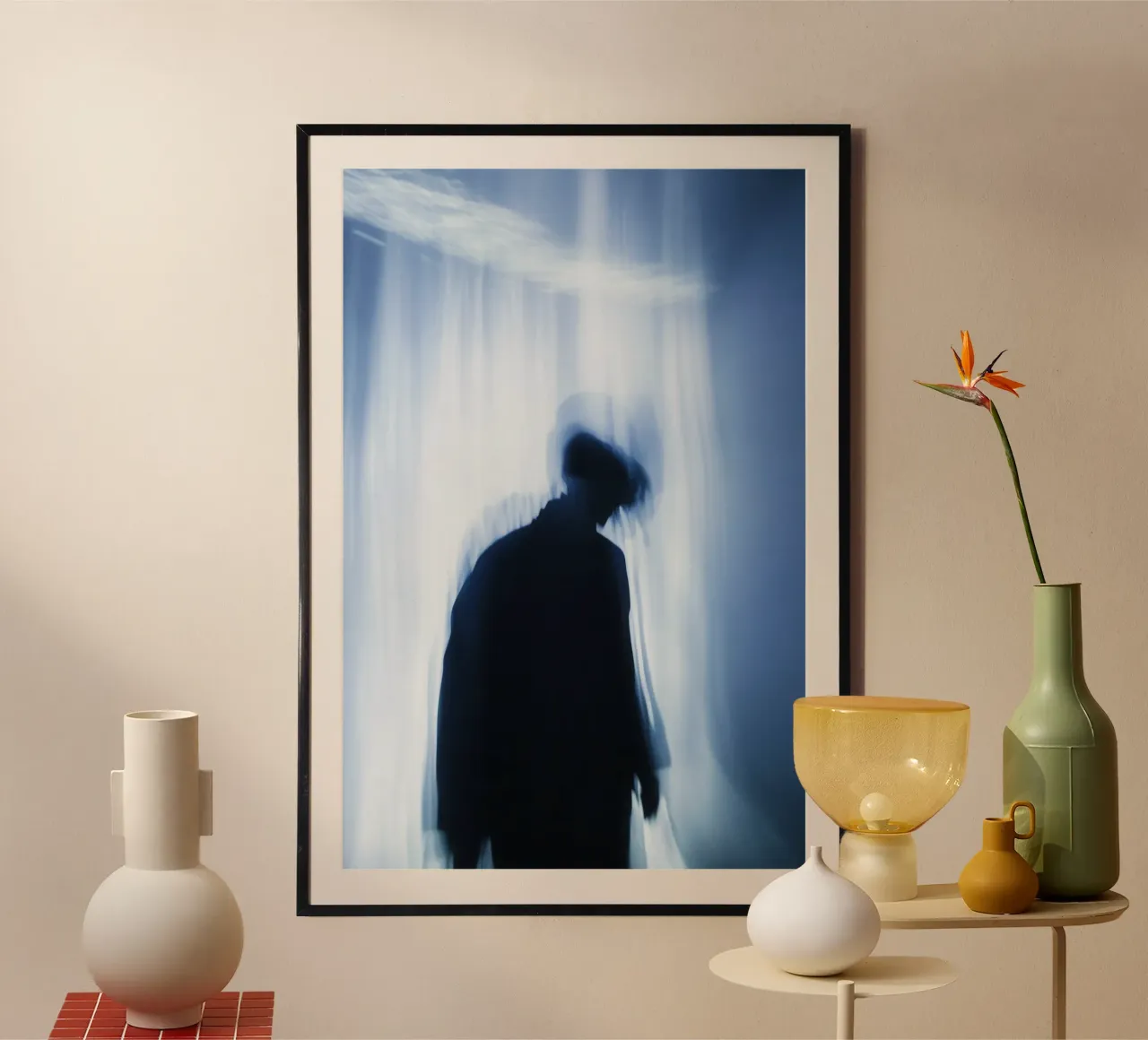 Luce velata: ombra e mistero poster con telaio in alluminio da Le Flou