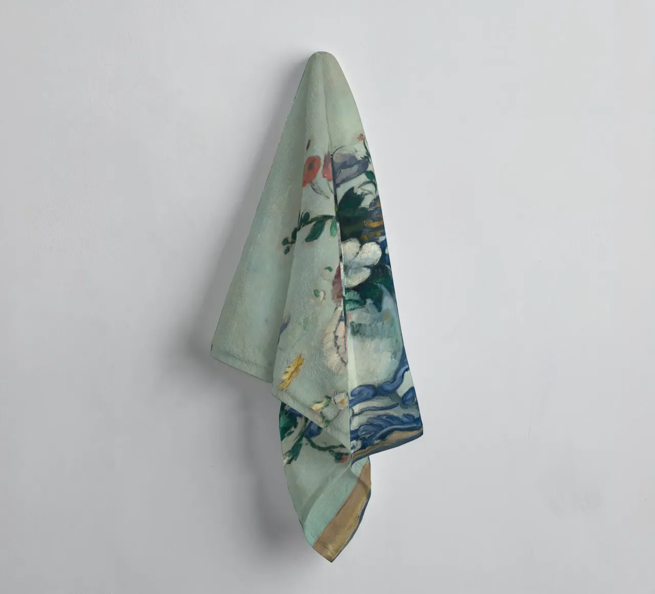 Paul Cezanne - Fiori in un vaso rococò asciugamano da bagno da Timeless Artworks