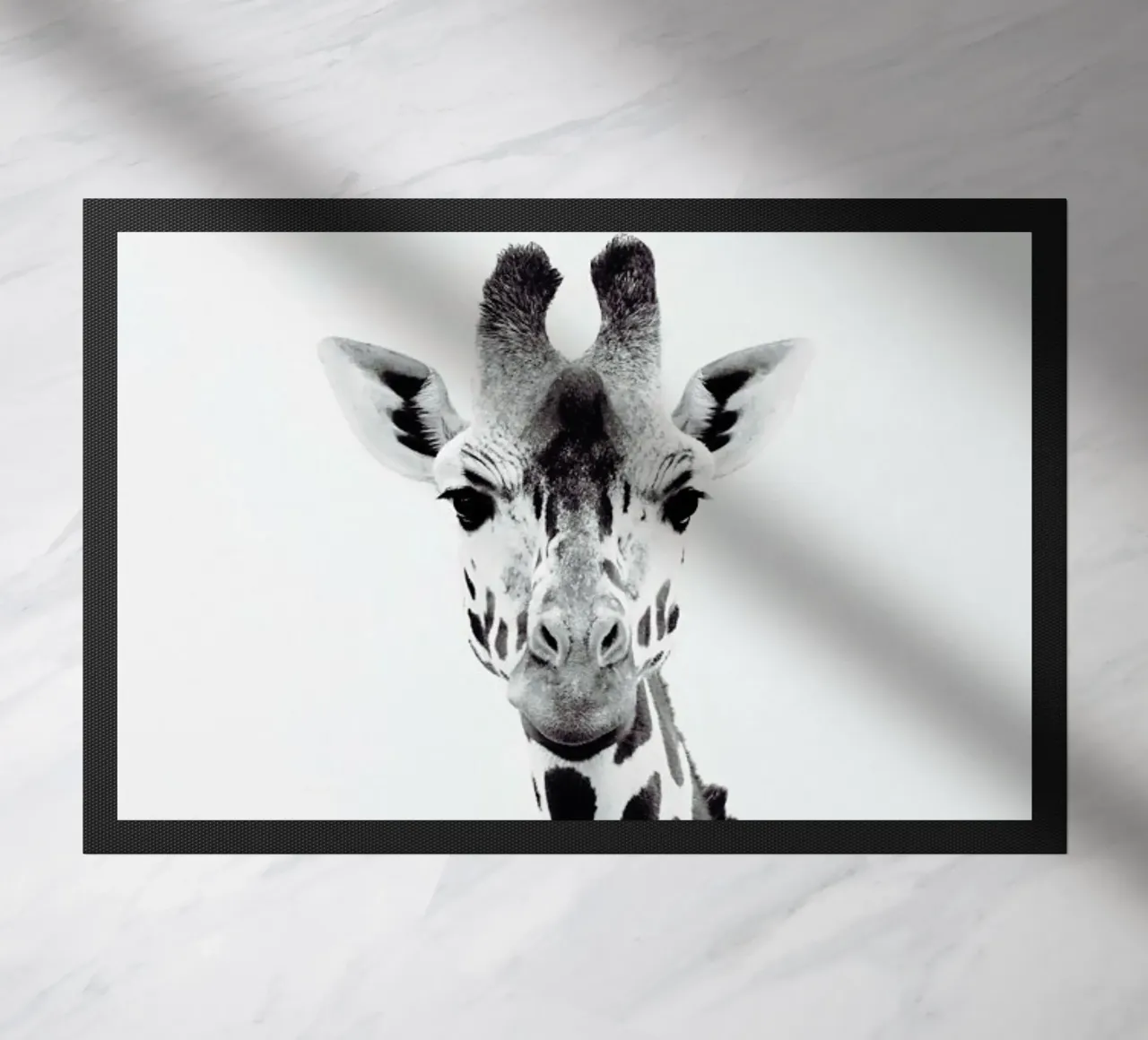 Giraffe deurmat van Monika Strigel