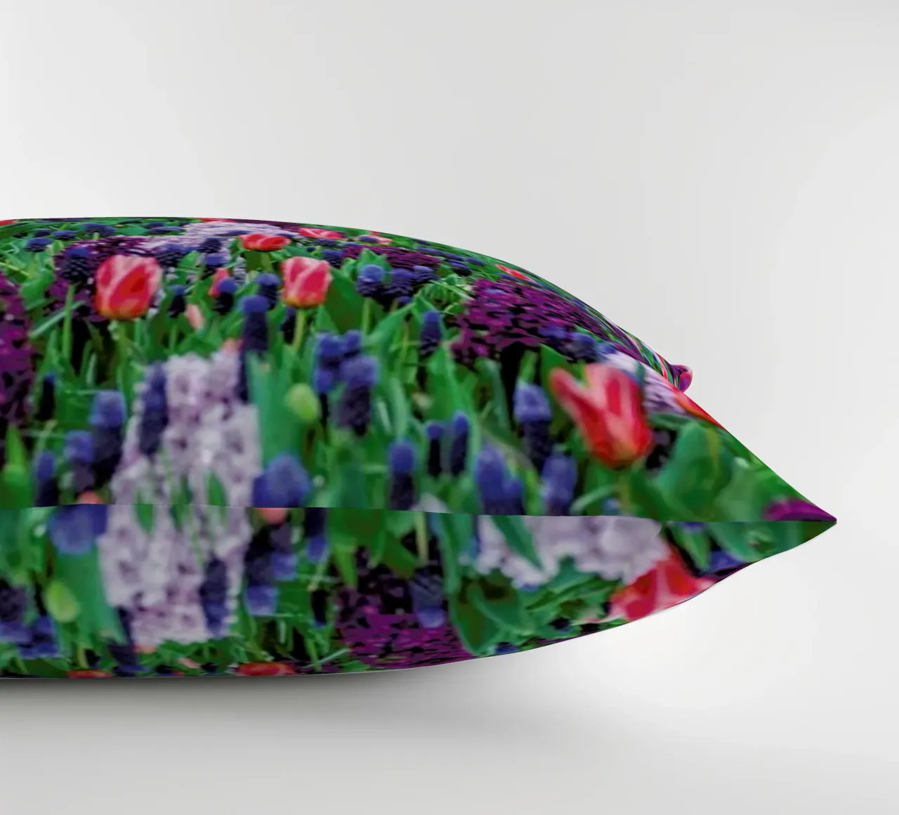 Tulip Field Purple cuscino da Curious Collections by Marielle Leenders