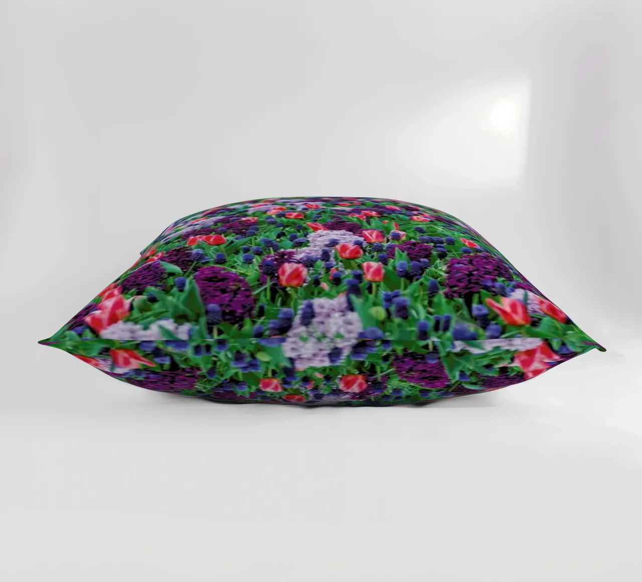 Tulip Field Purple cuscino da Curious Collections by Marielle Leenders