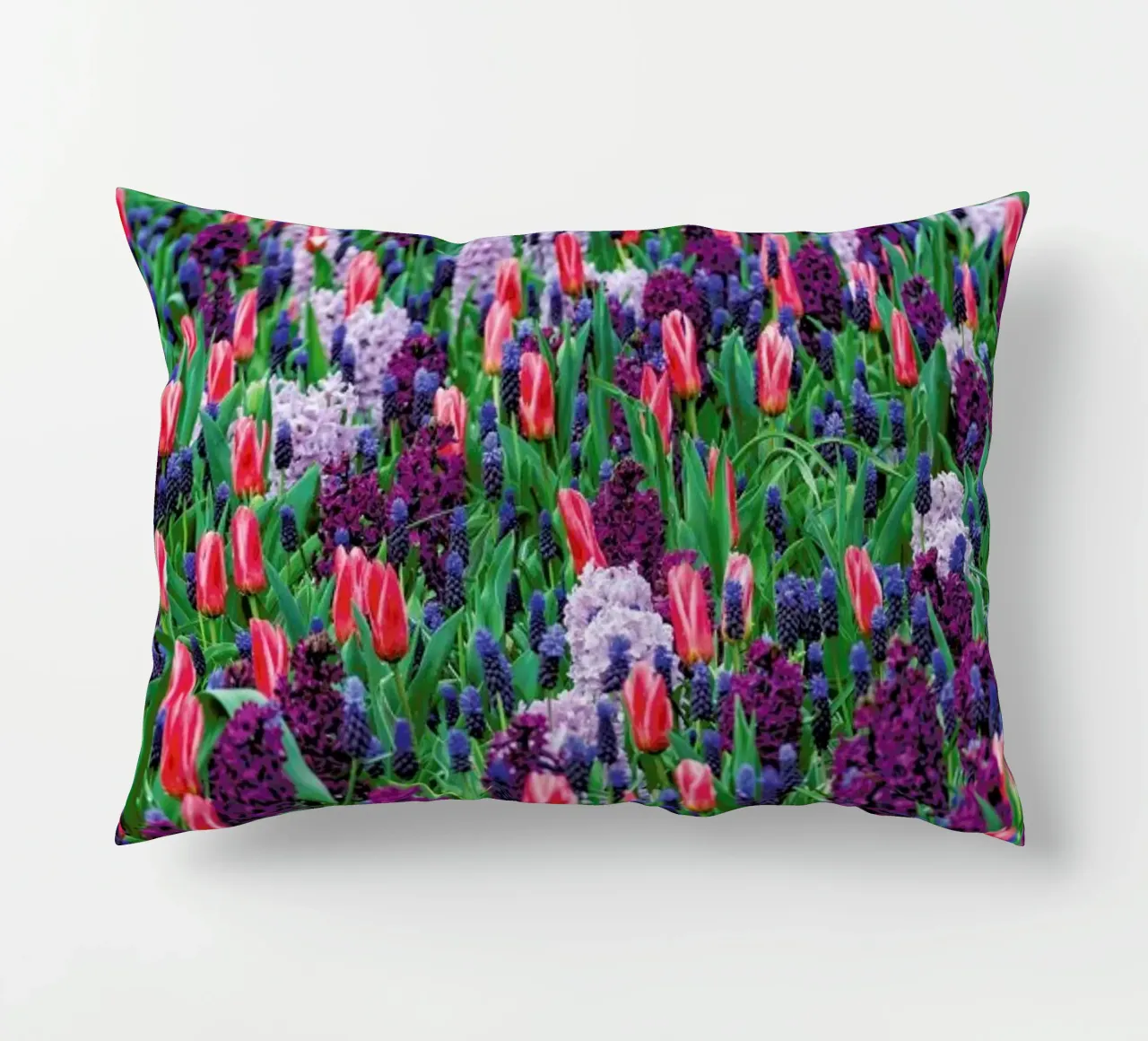 Tulip Field Purple cuscino da Curious Collections by Marielle Leenders