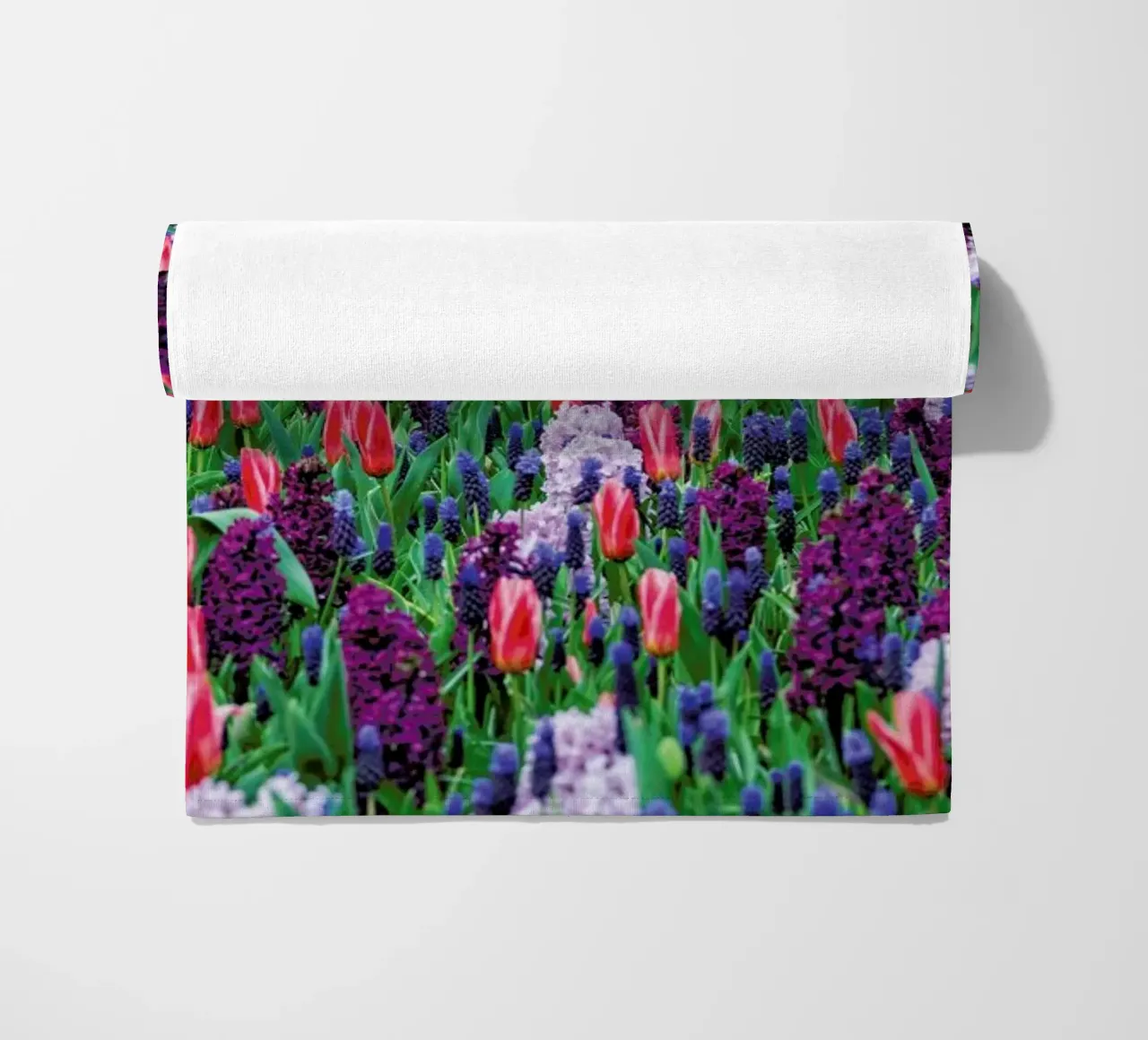 Tulip Field Purple telo mare da Curious Collections by Marielle Leenders