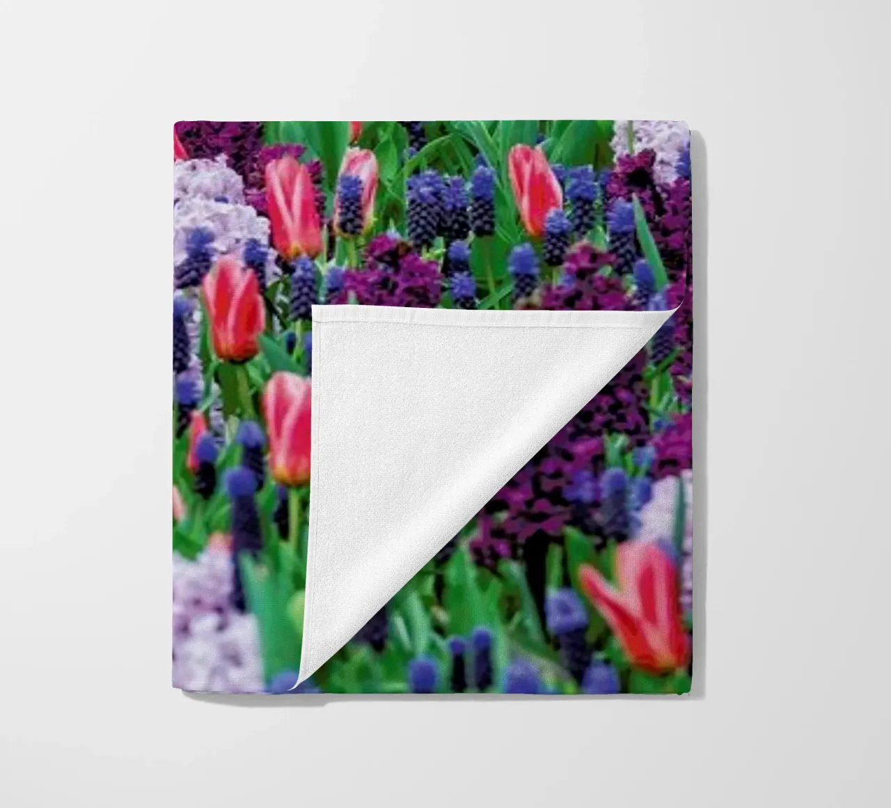 Tulip Field Purple telo mare da Curious Collections by Marielle Leenders